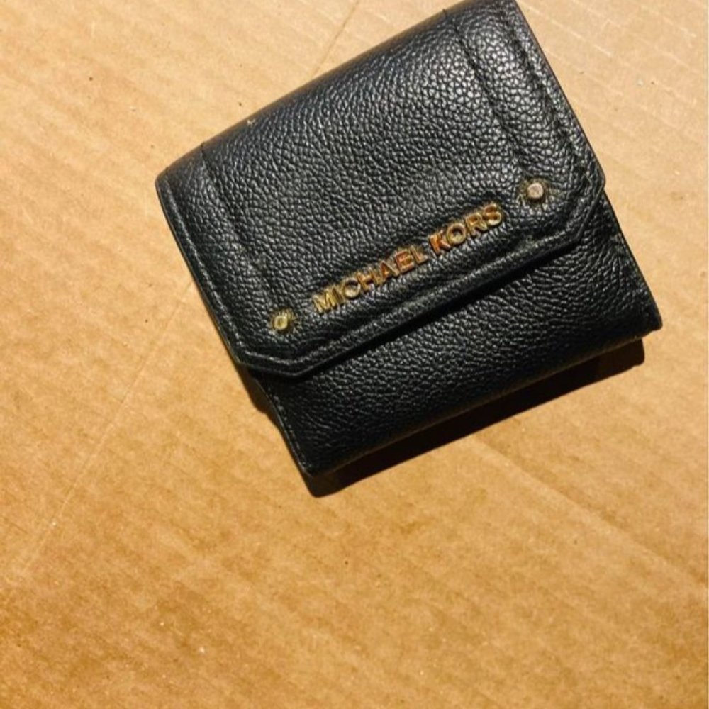 Michael kors wallet